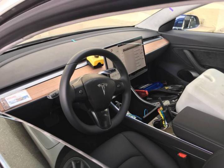 В США показали аварийные испытания Tesla Model X