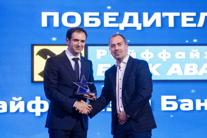 Награду получал Руслан Спивак, директор по корпоративному бизнесу Райффайзен Банк Аваль.